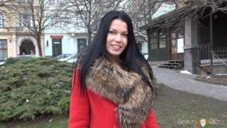 27 – Riana G