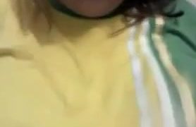 Gordinha mostrando os peitos na cam