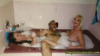 3some Eating Pussy And Squirting In The Bathtub And Bedroom